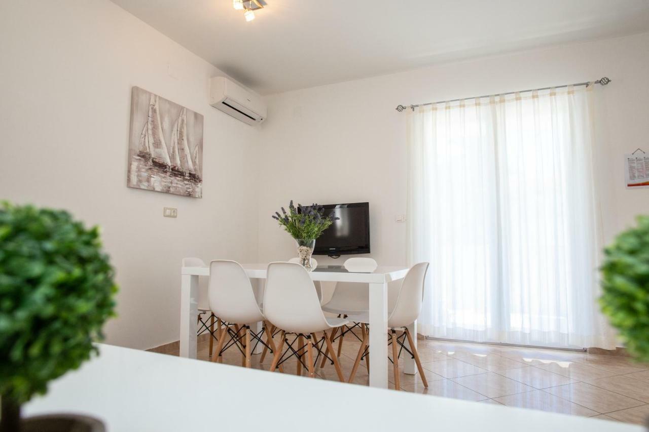 Apartments Rina Novalja Zewnętrze zdjęcie